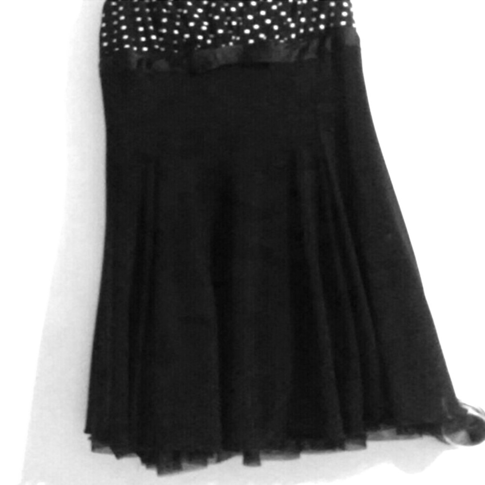 Beautiful & Frilly With Soft Petticoats - Picture 3 of 5